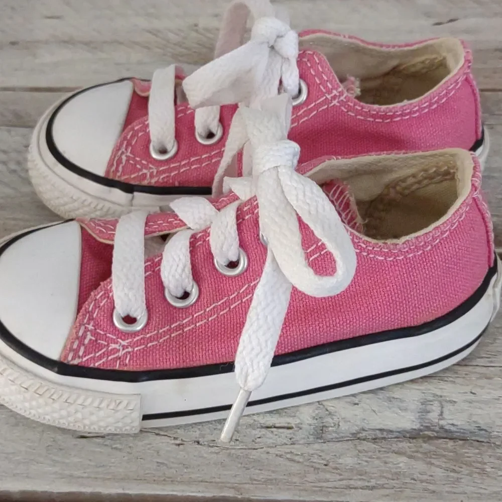 Converse All Star Pink Chuck Taylors Size 5 Low Tops
